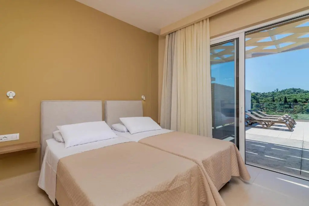 Spartakos Luxury Villa 2
