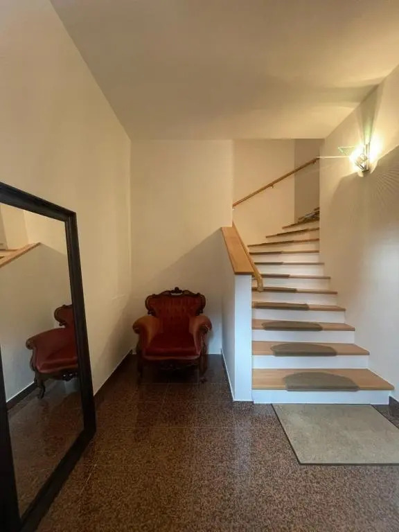 Undertheroof at