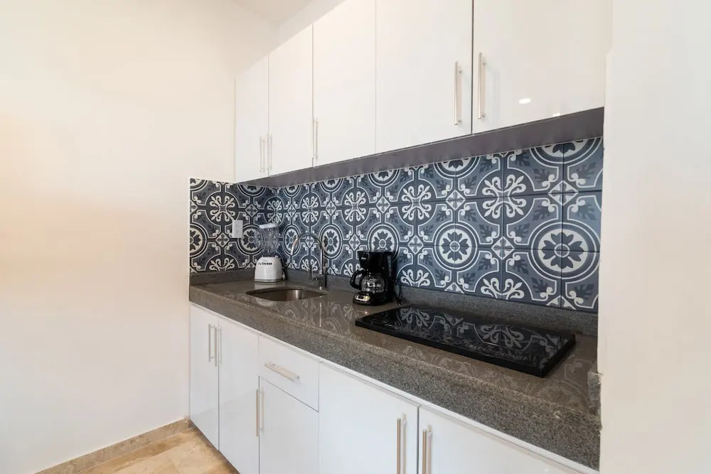 Kuyaan Coral Suites by Alex