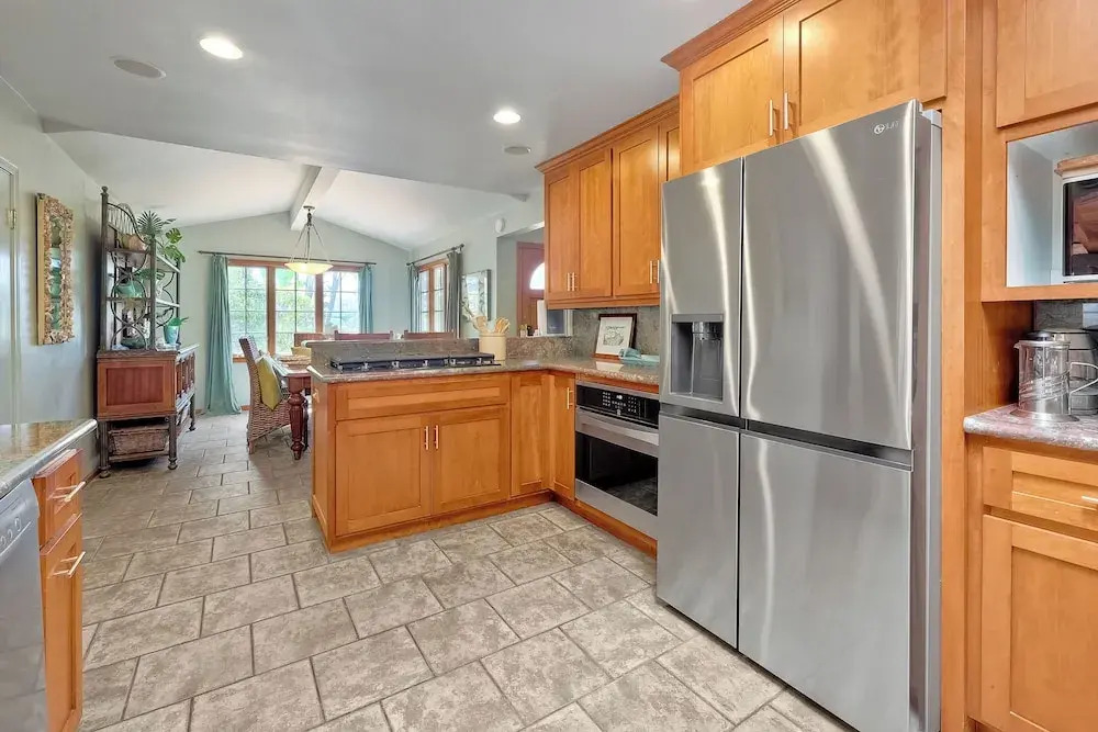 5051 Shore Drive