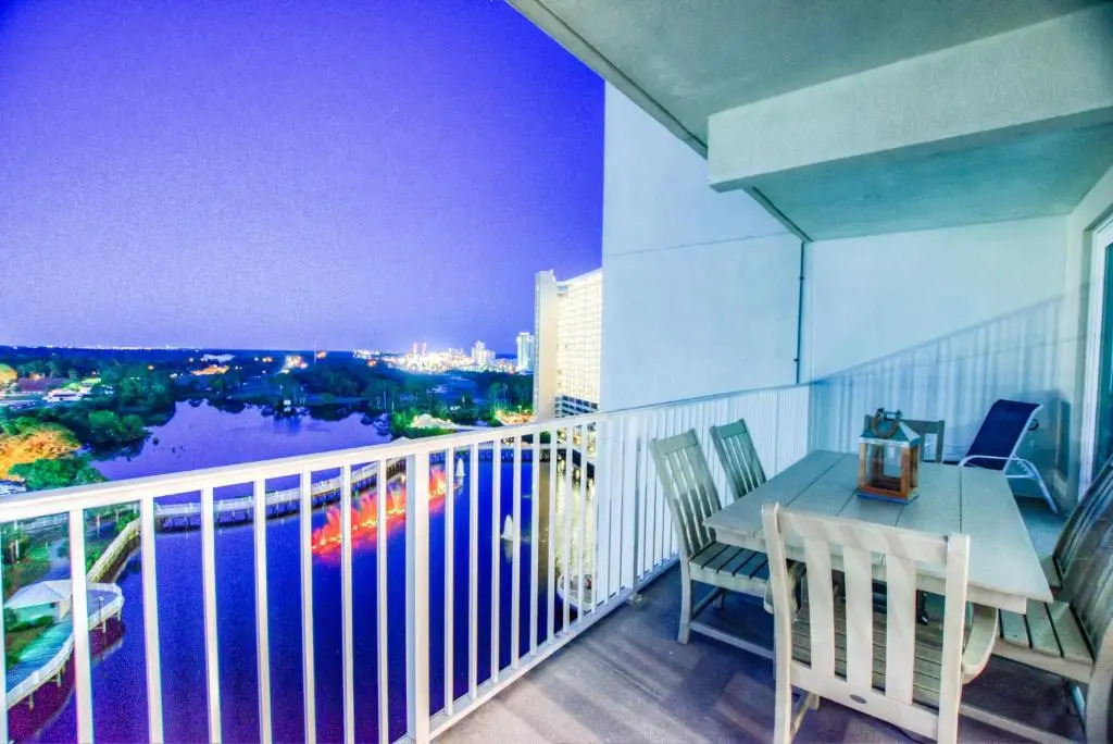 BEAUTIFUL 3 BD Laketown Wharf 1138- Best Amenities!