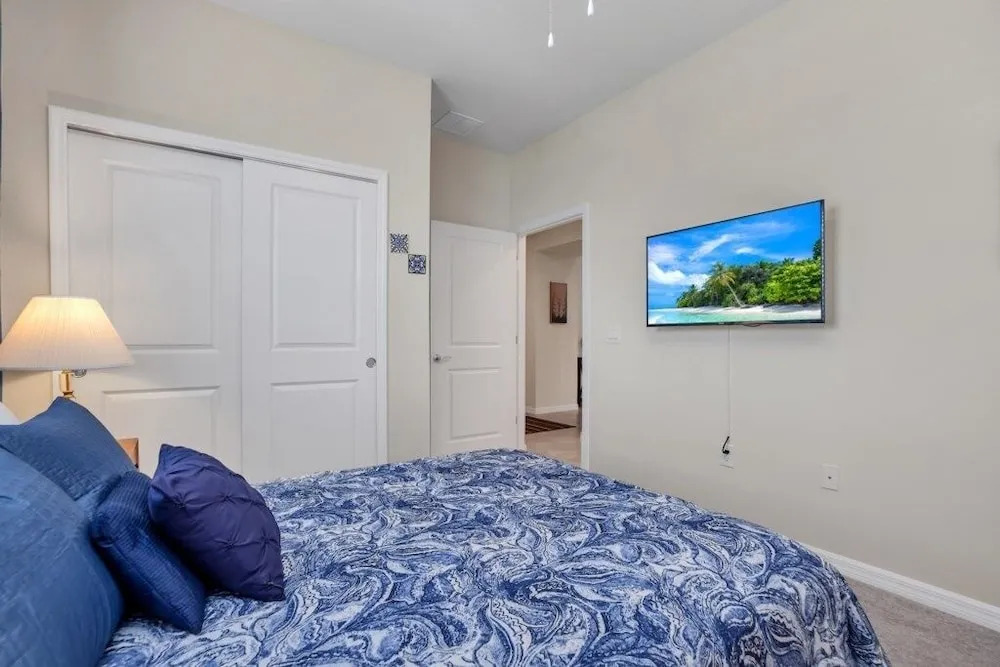 5 Bed Townhome! 5 Bedroom Townhouse by Redawning