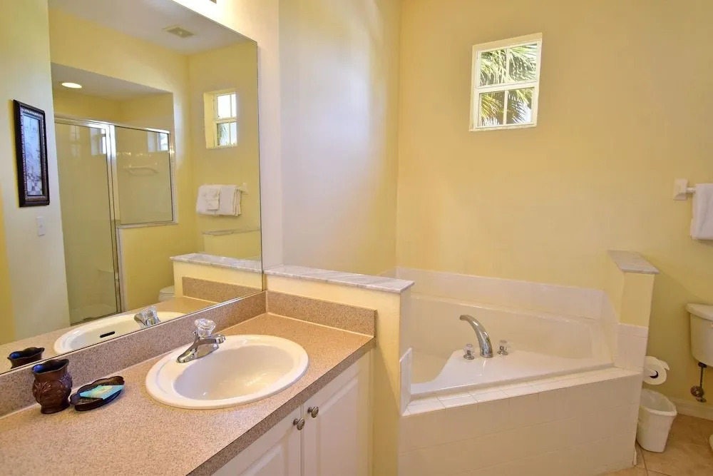 T842BD South 4 Br villa by RedAwning