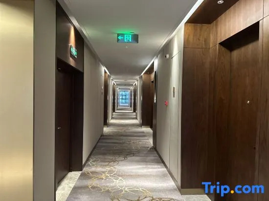 Ying Shan Hong Jinling Grand Hotel