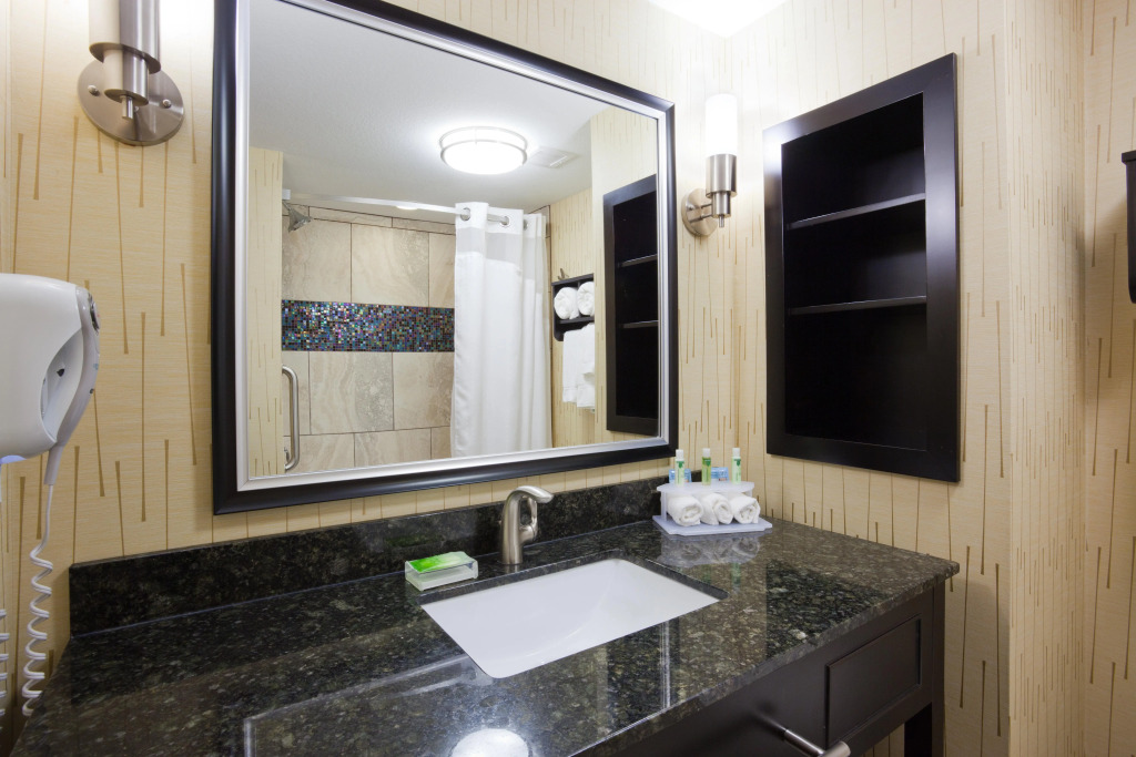 Holiday Inn Express & Suites Fort Dodge by IHG