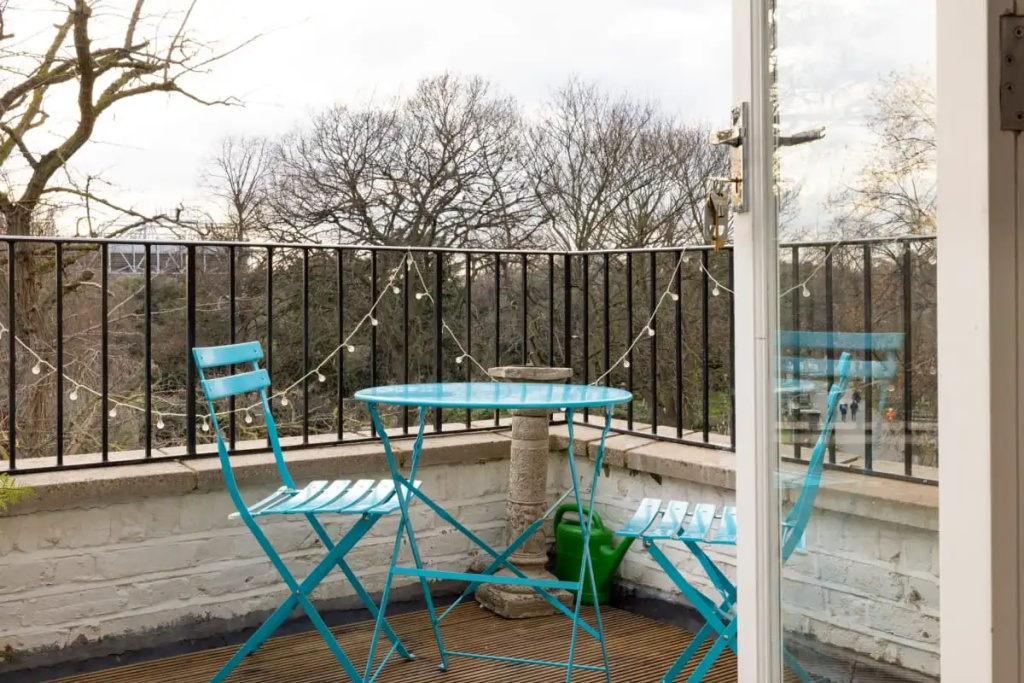 The Chelsea Corner - Stylish 2BDR with Rooftop Terrace