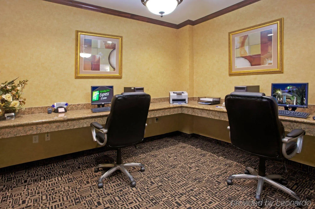 Holiday Inn Express Hotel & Suites Wharton