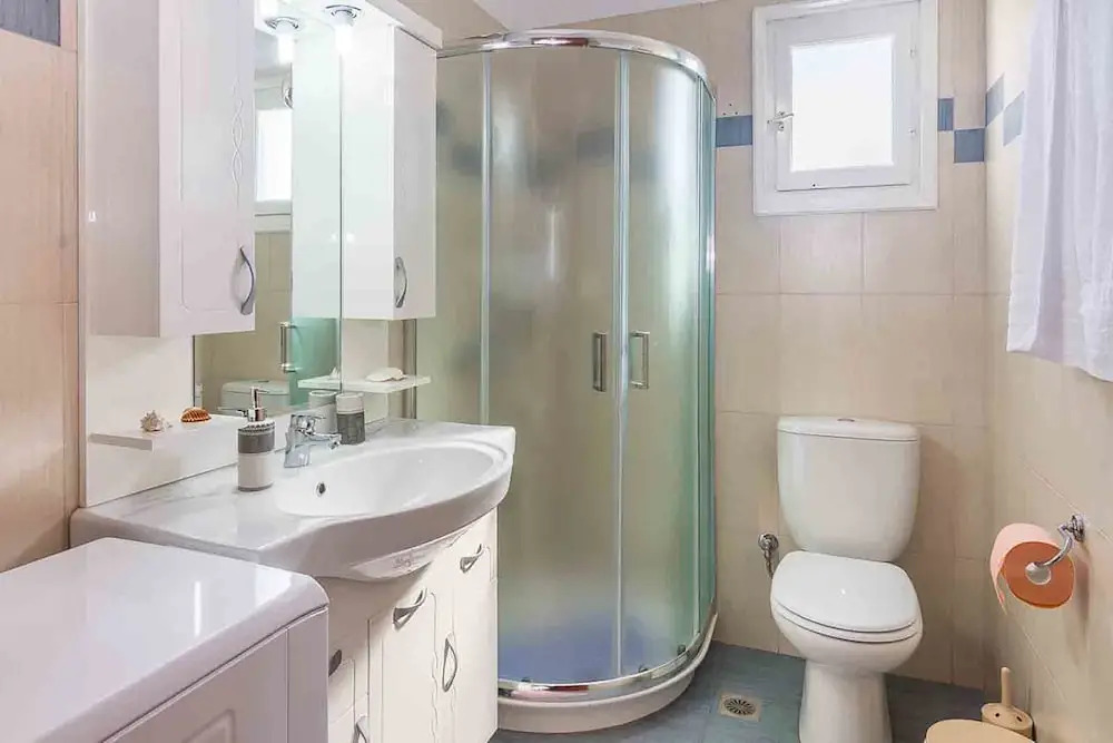 Spacious 2 Bedroom House with Fantastic Yard
