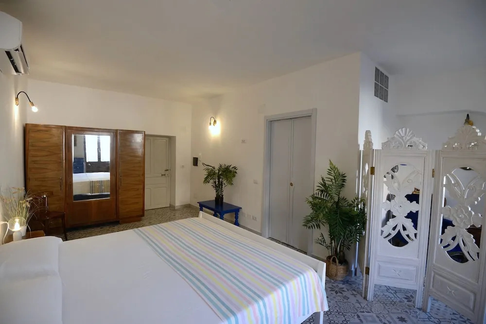 Large, Authentic 2-bed Apartment, Panoramic Views
