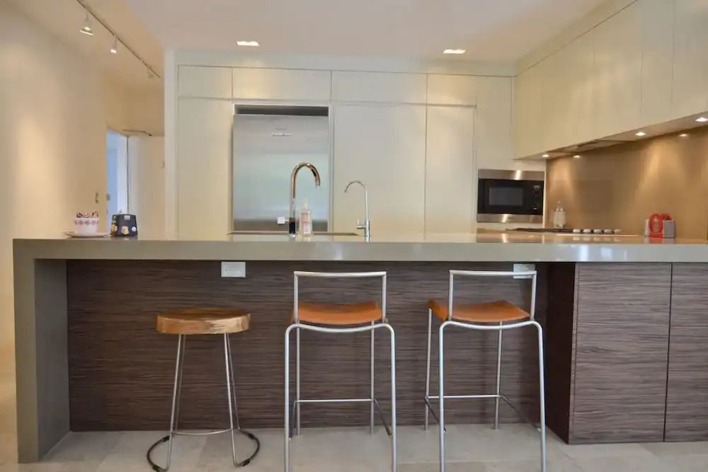 Luxurious 3 Bedroom Apartment With Parking Near CBD