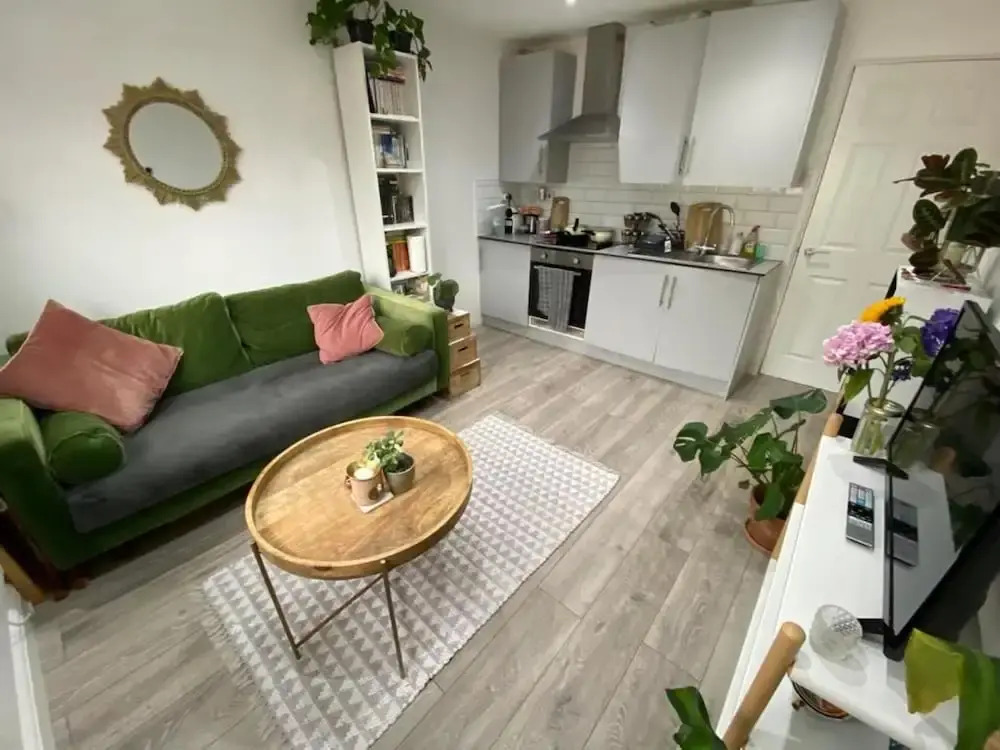 Private Apartment - Free Wifi, Parking, No Deposit