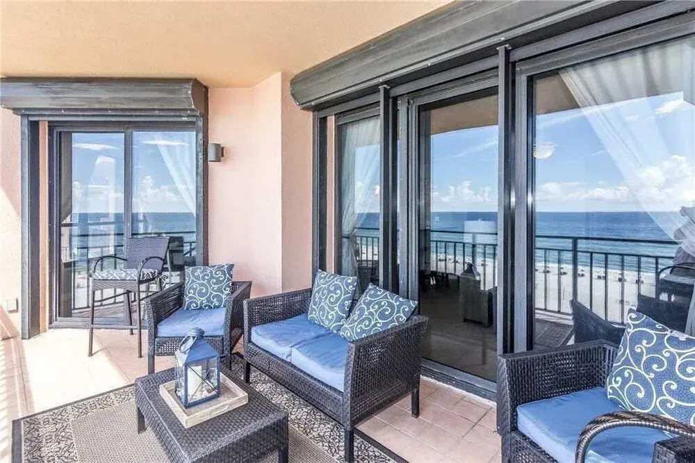Seachase 504E - 3 Br condo by RedAwning
