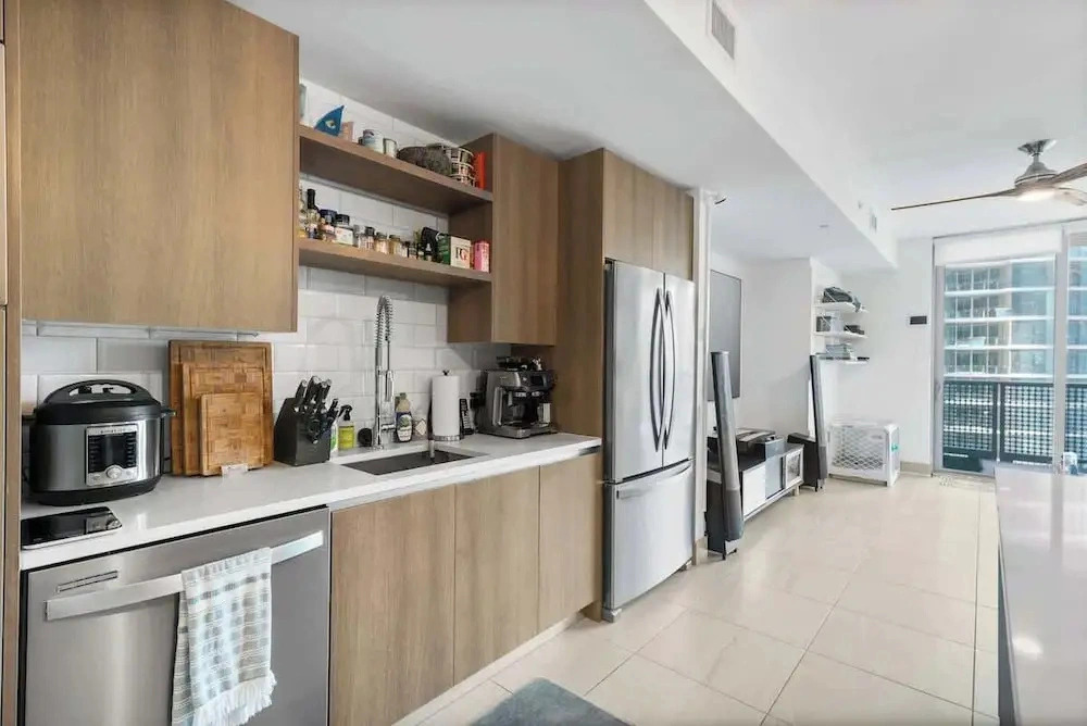 Brickell 1BR Skyline Balcony Corner Suite Walkable to City Centre Luxepad