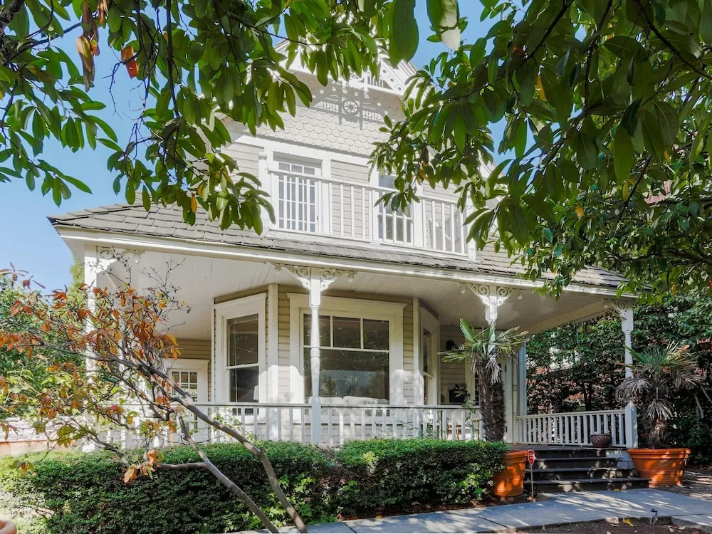 New Listing! Updated Victorian W/ Lake Union Views 3 Bedroom Home