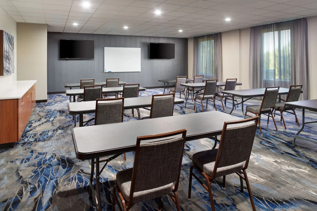 Fairfield Inn & Suites by Marriott Locust Grove I-75 South