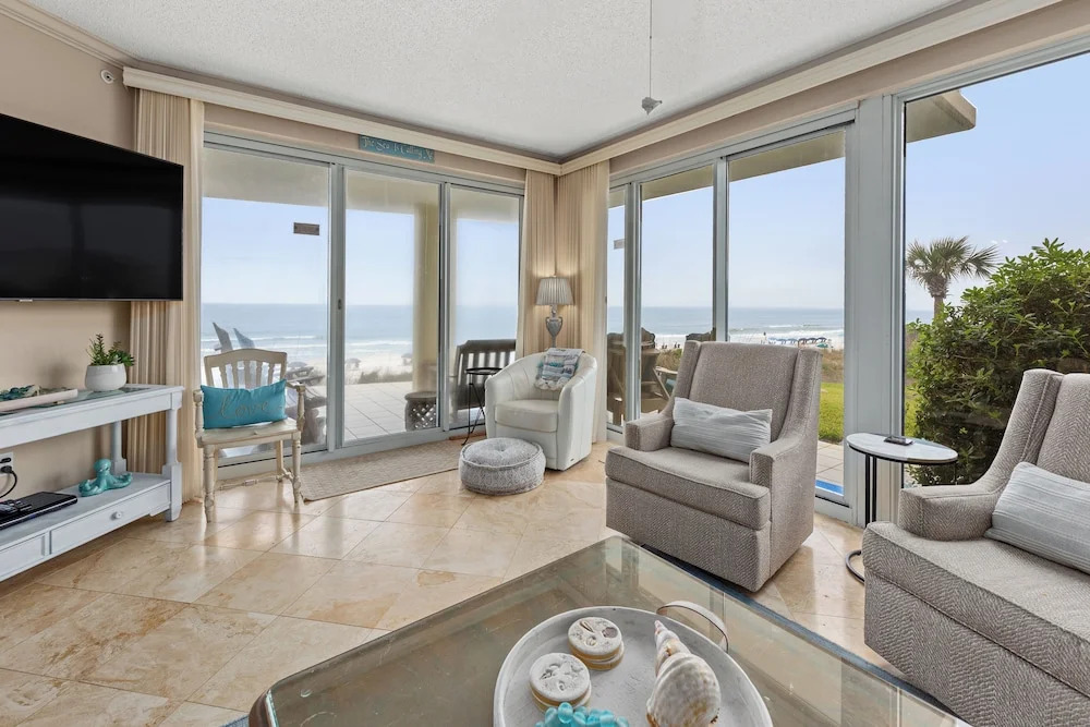 Elegant 4BD 4Ba with Stunning Ocean Views and direct Beach & Pool Access