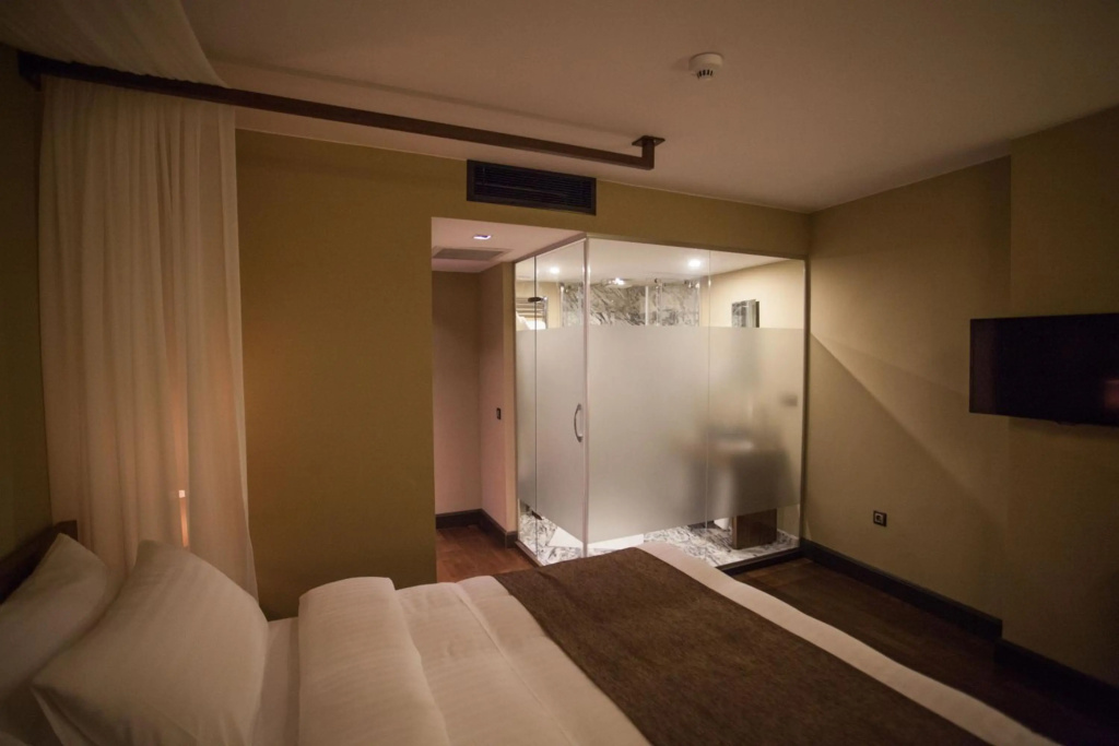 Juliet Rooms & Kitchen
