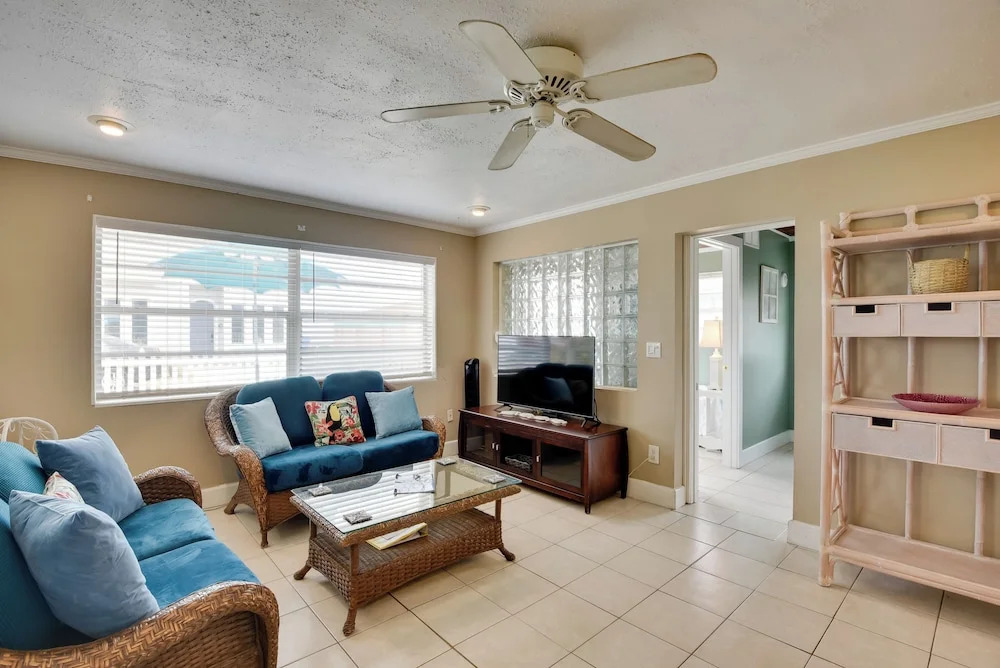 Cozy Ormond Beach Bungalow: Steps to the Sand