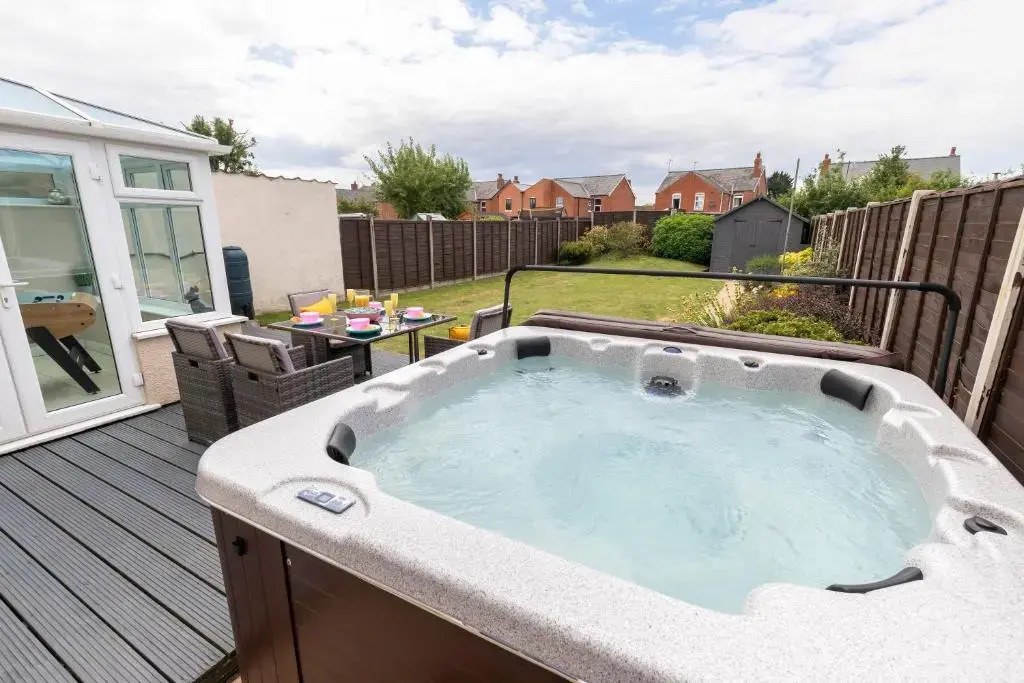 4-Bed Home with Hot Tub near Gloucester City