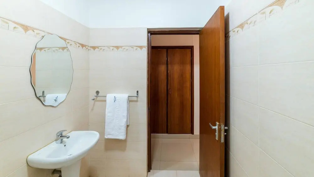 Trendy Deluxe Single Rooms In Masaka - 2