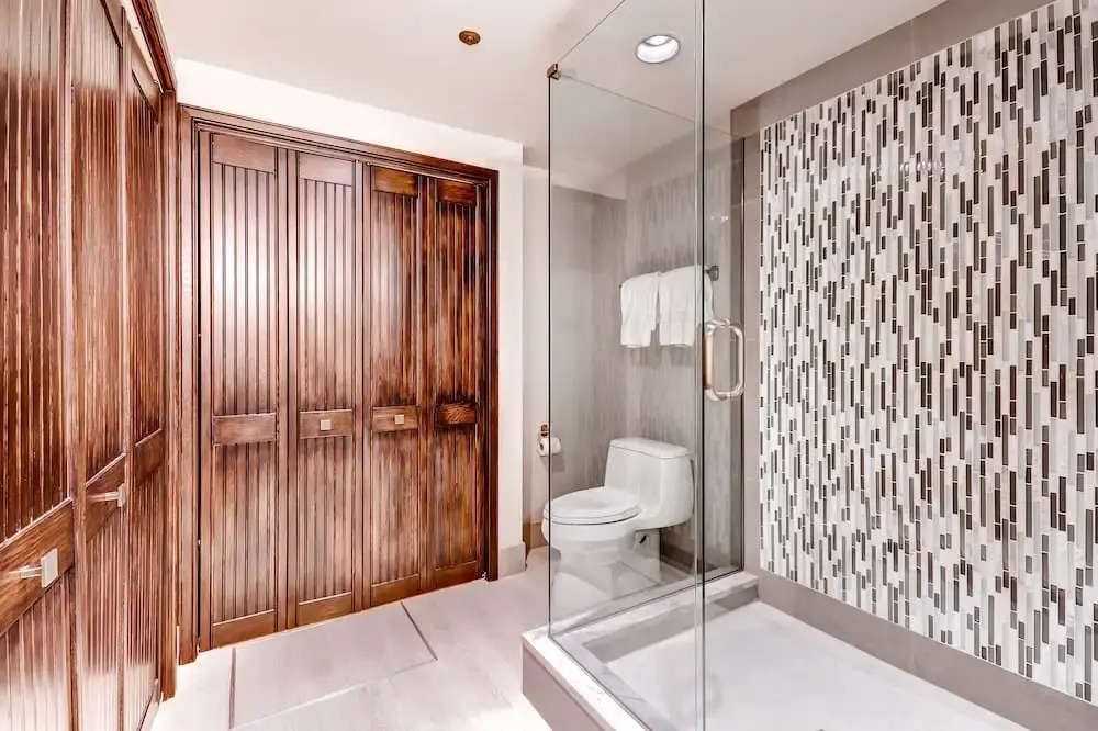 Luxe Pines Lodge Townhome Sleeps 10 4 Bedroom Townhouse by RedAwning