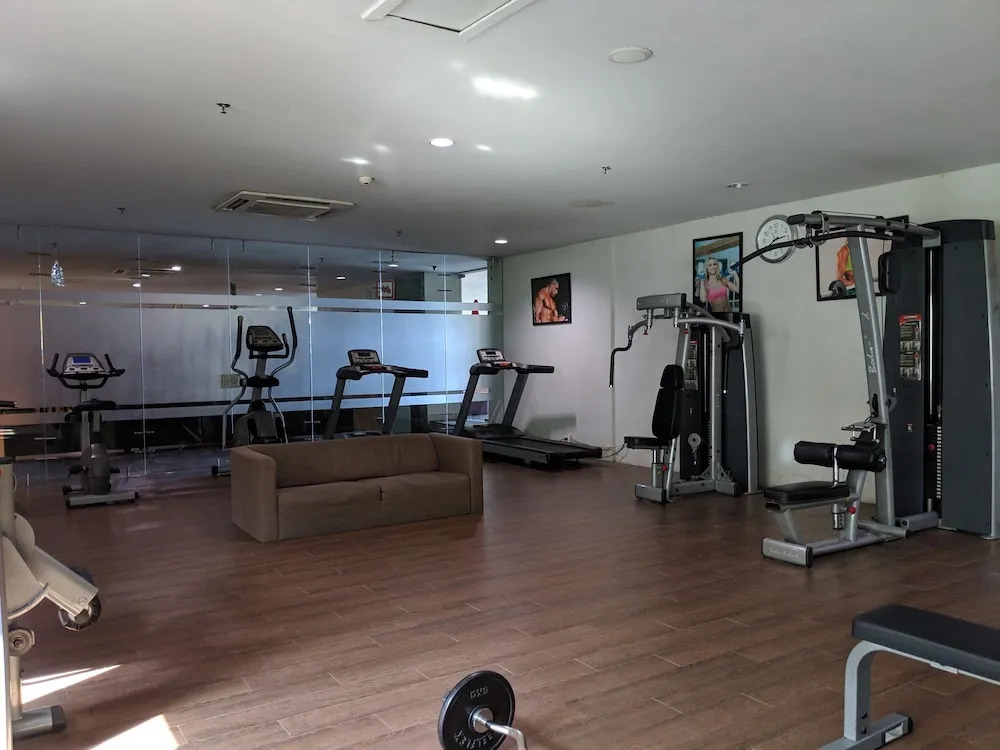 Spacious Studio Room at the Square Apartment