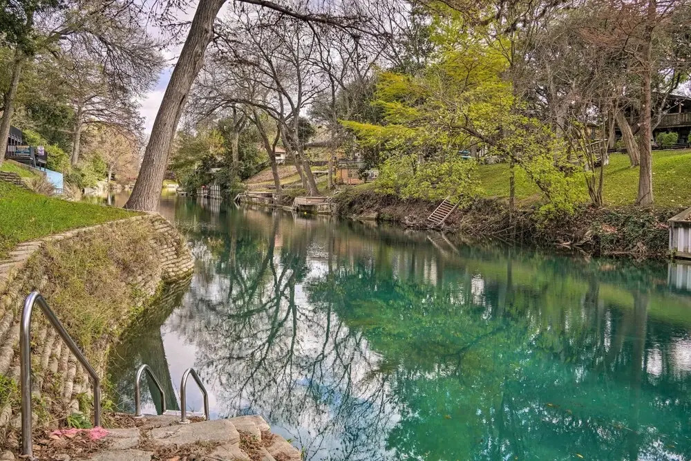 Graham Haus' River Condo: Walk to Schlitterbahn!
