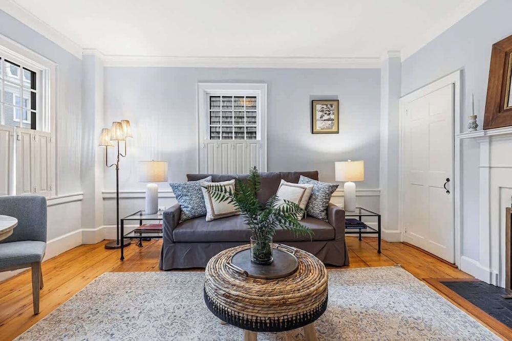 Sea Glass Suite - Luxury in Newport