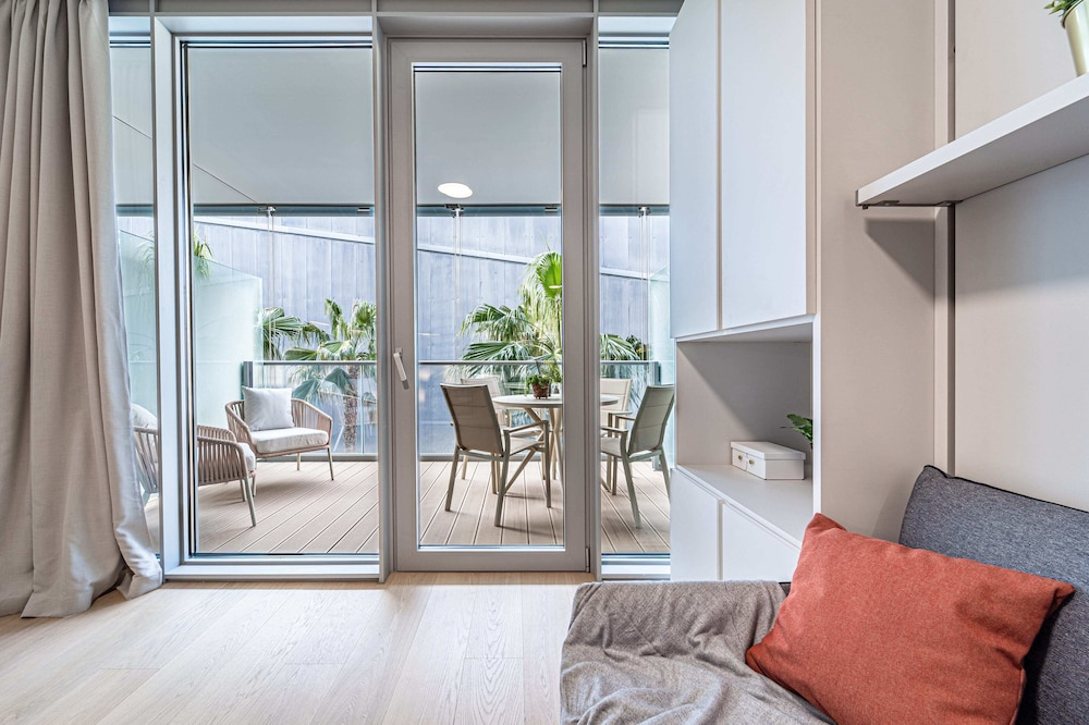 Luxury Waterfront Studio Balcony&Parking