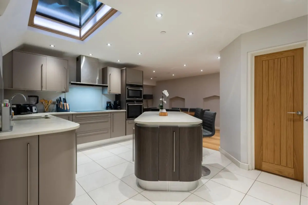 The Norfolk Townhouse - Large & Stunning 5BDR Mews Home on Private Street