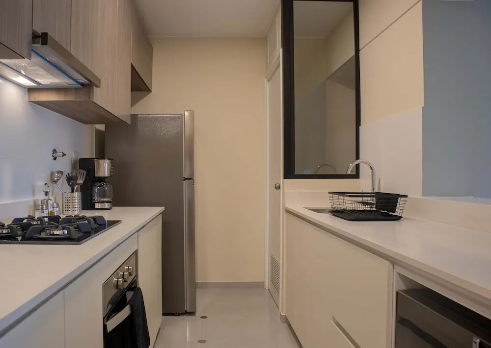 w Modern 2BR w Scenic Balcony Close to Kennedy Park