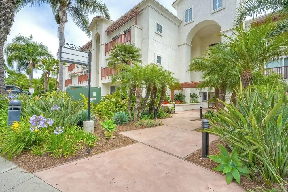 La Costa Comfort - Resort-style Living for 2