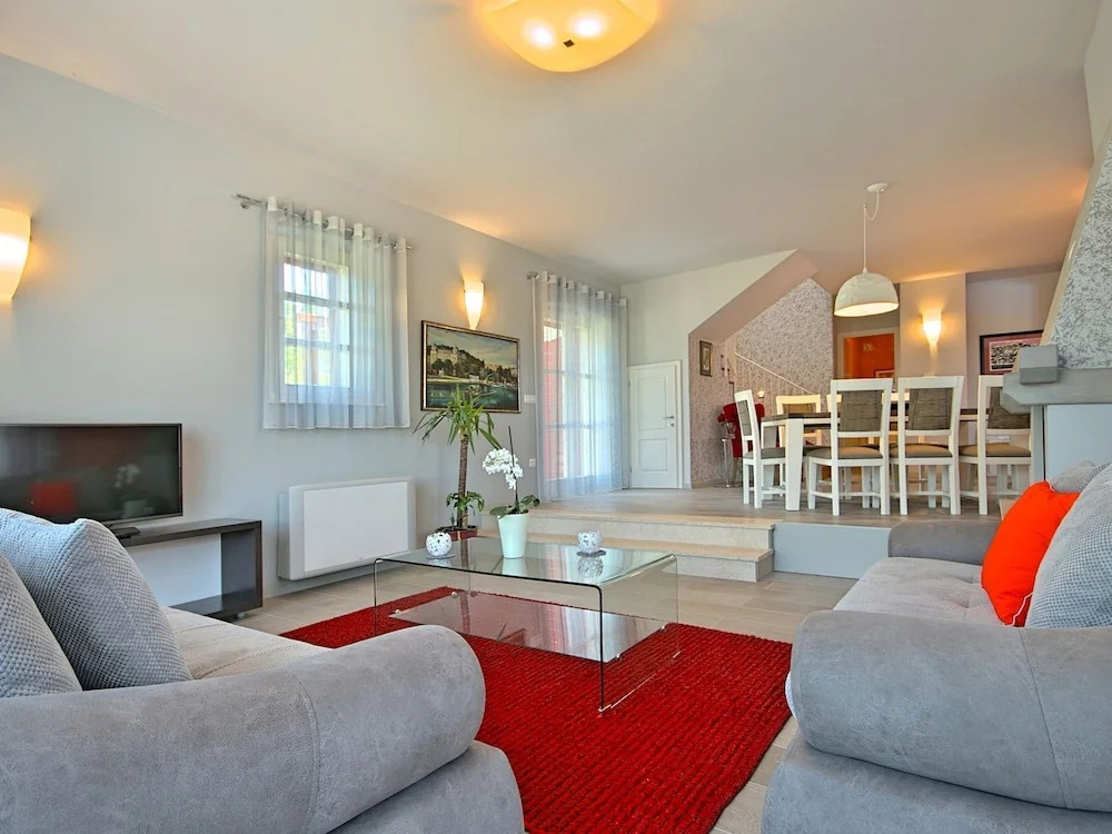 Beautiful Child-friendly Villa With Private Pool in Porec