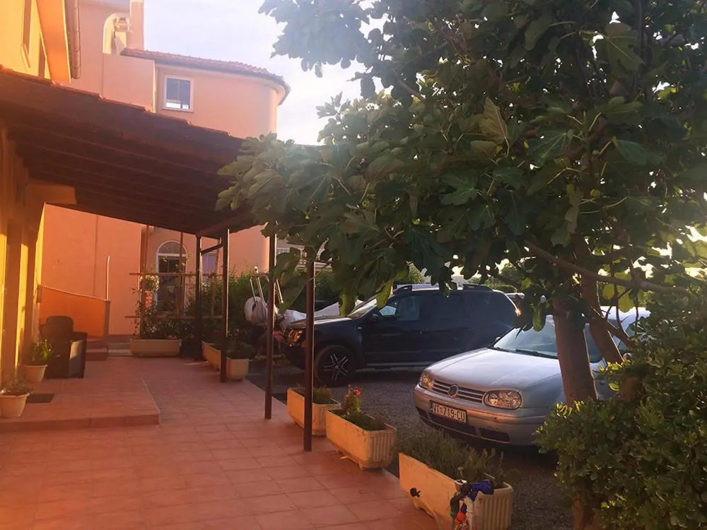 Apartments Damir 2838