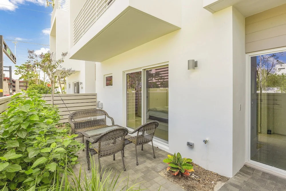 1387 N Ocean Townhouse - 4 Br townhouse by RedAwning