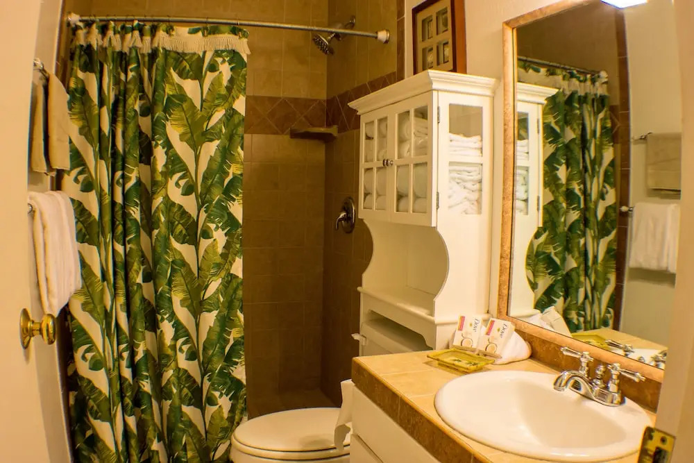 Chilled Coconut-steps To Beach! Free Wifi & Phone Studio Bedroom Condo