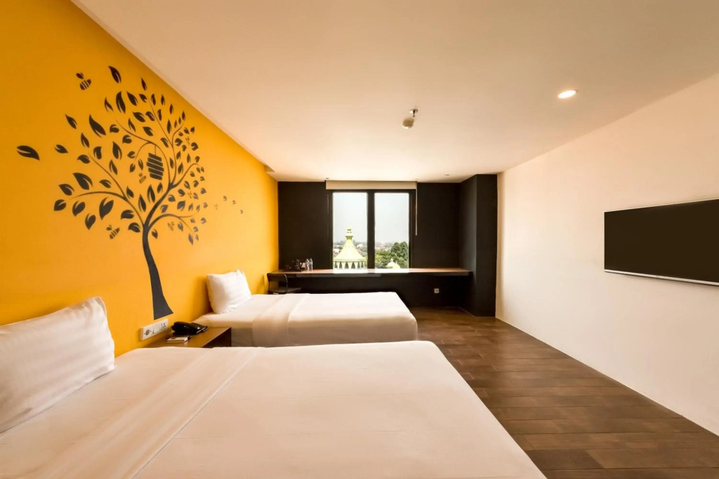 Yellow Bee Tangerang