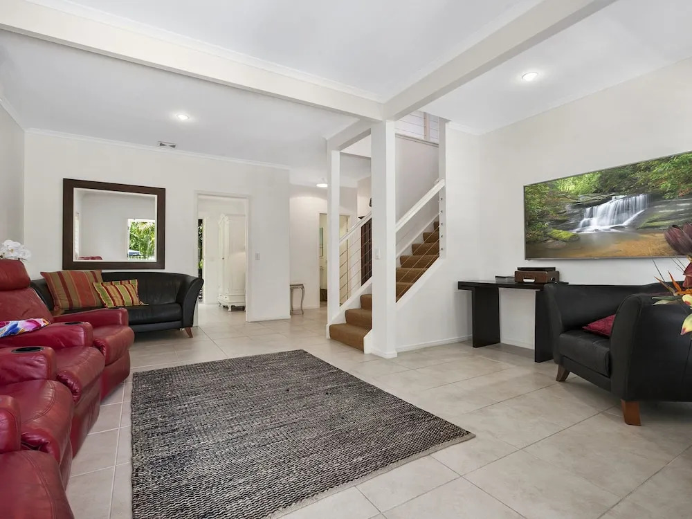 Stunning Sunshine Beach House in Prime Location - 31 Ferguson Street