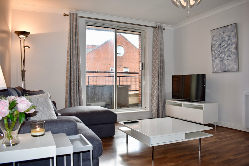 2 Bedroom Apartment With Balcony in Central Dublin