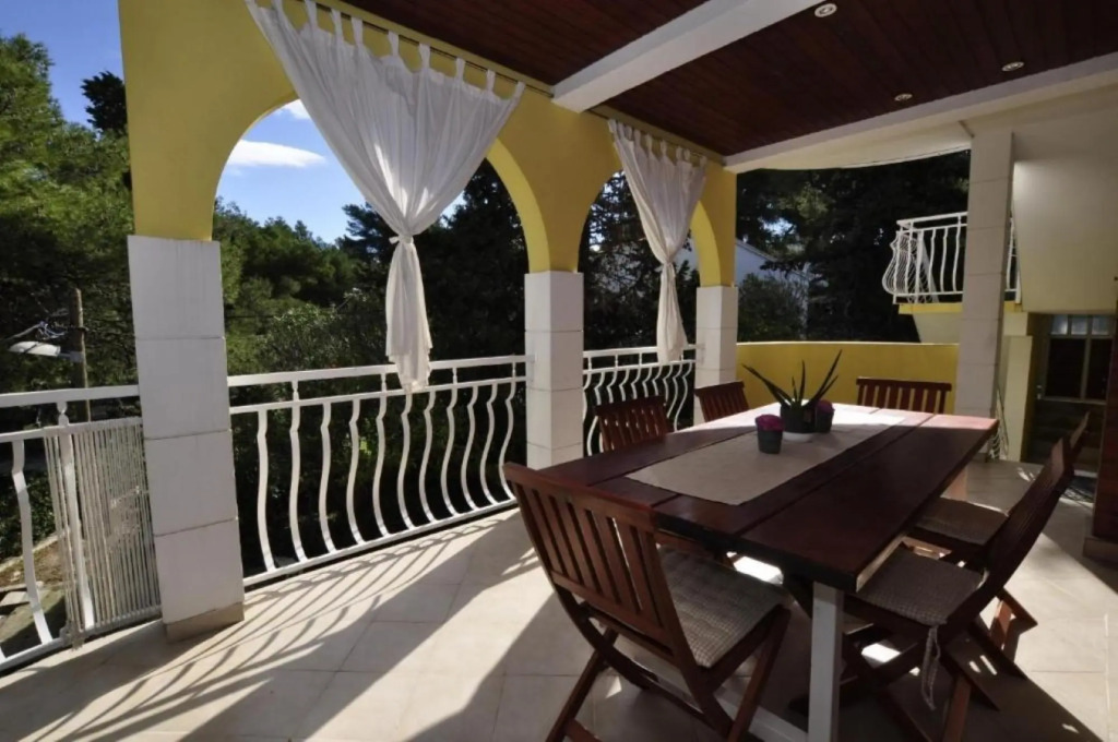 Eden - 30m From the sea - A1