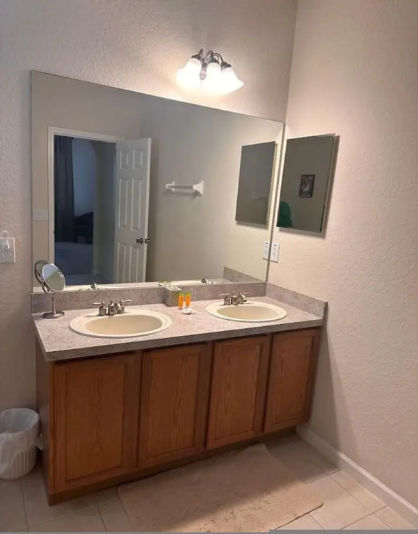 4986 Trafalgar Village 4 bed 3 Bath Pool spa