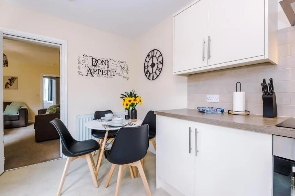 Modern apartment in Crewe by 53 Degrees Property, ideal for long-term Business & Contractors - Sleeps 4