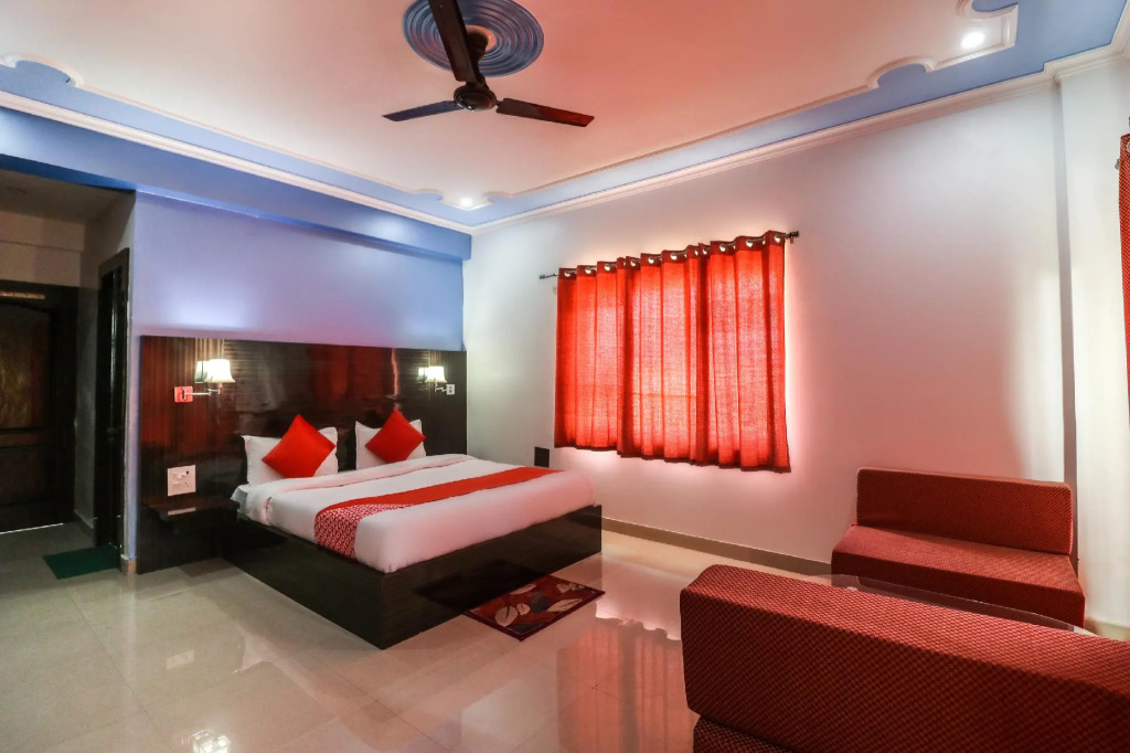 OYO 62042 Niloy Guest House