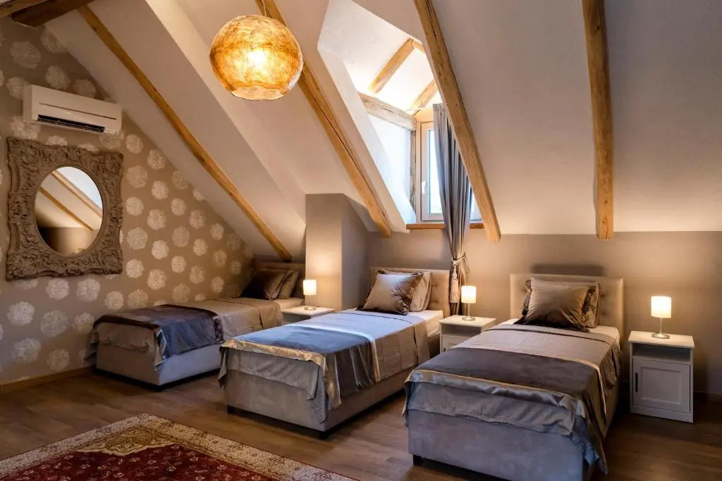 Luxury Palazzo v. Pelsocz Hvar Town