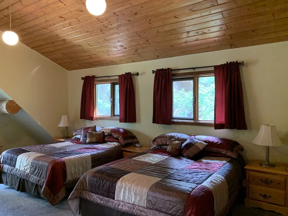 Helmcken Falls Lodge Cabin Rooms and RV Park