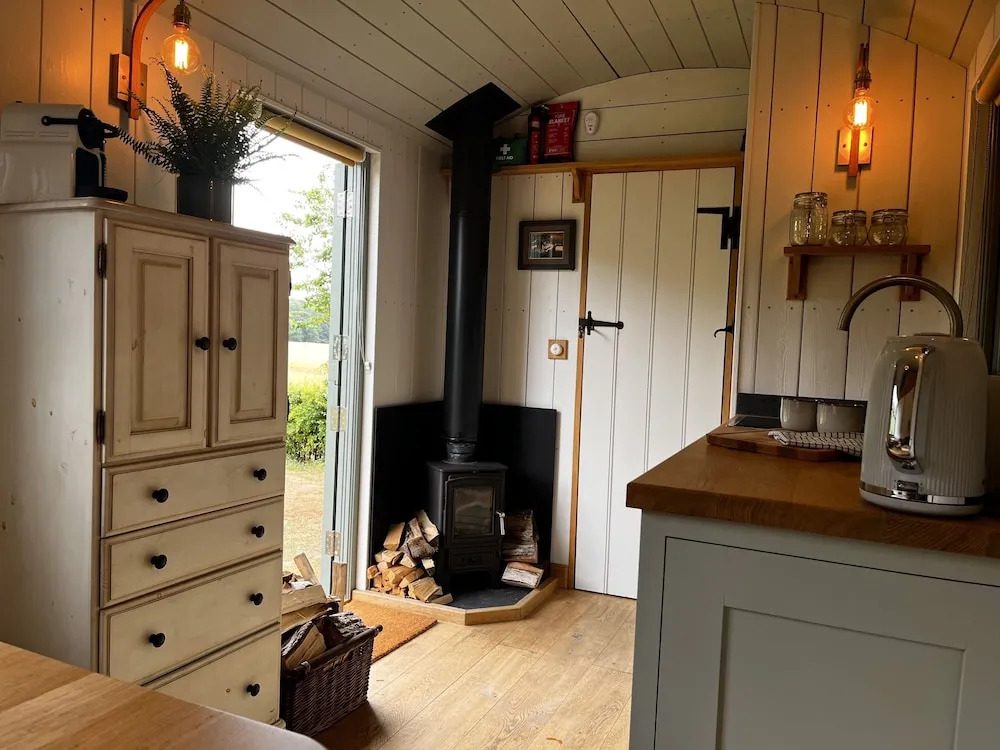 The Crooked Gate - Luxury Romantic Getaway