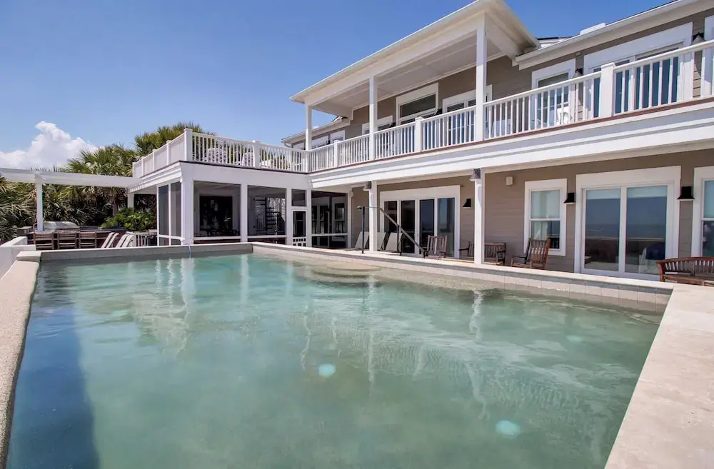 114 Ocean Boulevard by Avantstay Beachfront Infinity Pool Basketball Court Recently Renovated!
