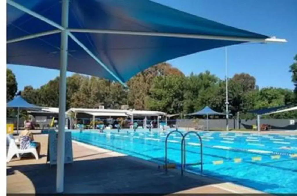 Adelaide Style Accommodation - City to Beach - Free WIFI - Free 3 car parking - Great location