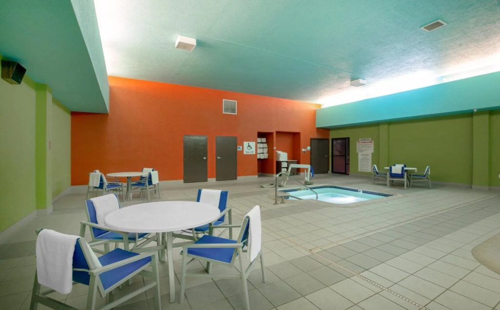 Holiday Inn Express Hotel & Suites Columbus by IHG