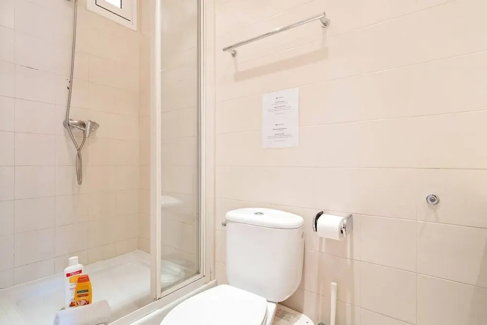 Lovely 2bed W/balcony in City Center, Near Metro